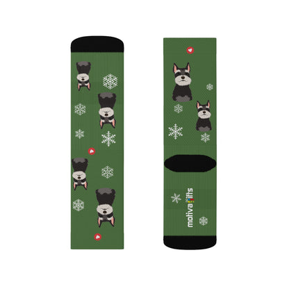 Stay cozy with these adorable Beagle snowflake socks! Featuring a white dog pattern with snowflakes and hearts on a green background.